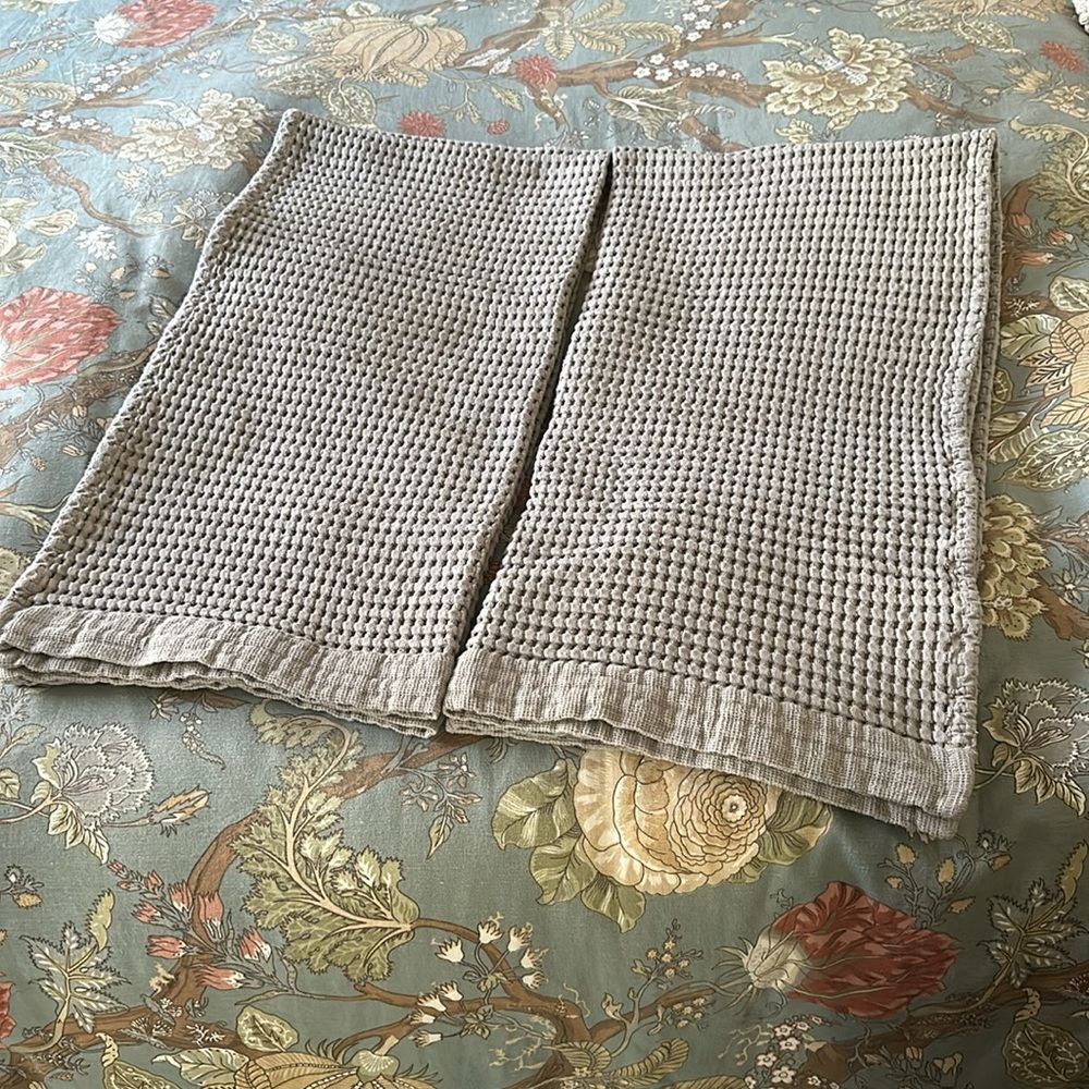 Two Japanese style cotton waffle weave bath towels. - Picture 2 of 10